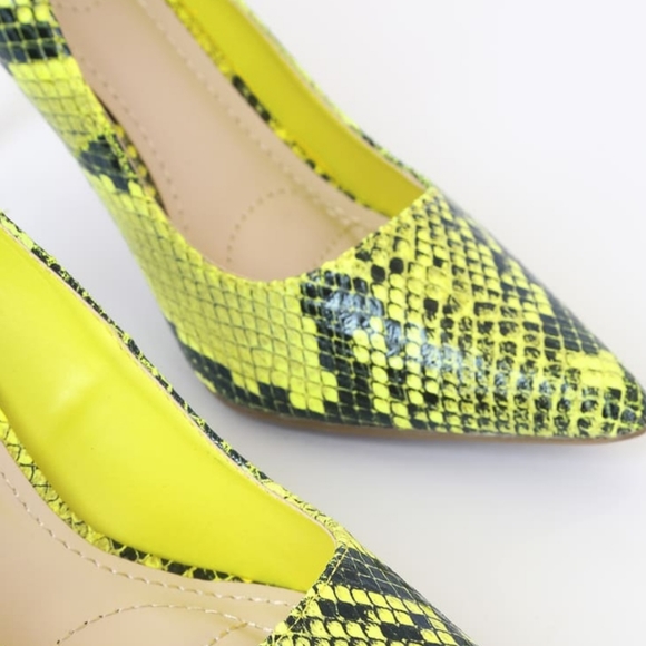 Lulu's Mo Neon zyellow Snake Pointed Toe Pumps - Picture 5 of 7